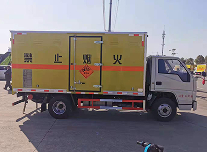 龙泉驿爆破器材运输车技术升级与安全合规新趋势